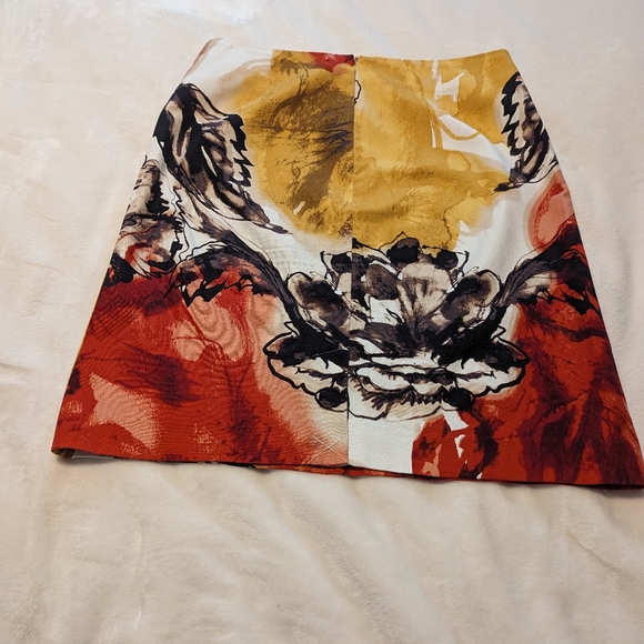 Nie & Zoe cotton Spandex Skirt. Floral Pattern. Yellow, brown, cream, orange . - Picture 5 of 5